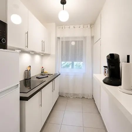 Appartement Lorotel - Frontiere - Aeroport Saint-Louis (Haut-Rhin)